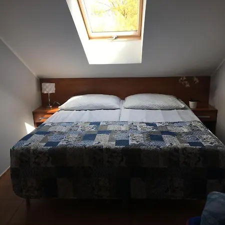 Nad Jeziorem Bed and breakfast