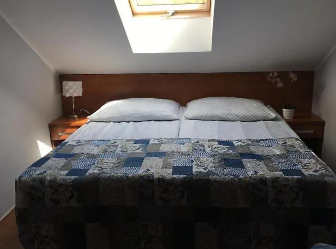 Nad Jeziorem Bed & Breakfast